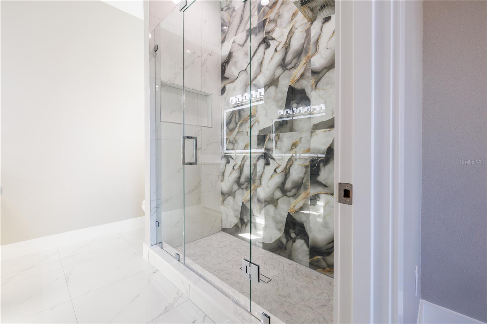 Listing photo id 31 for 4006 La Salle Street