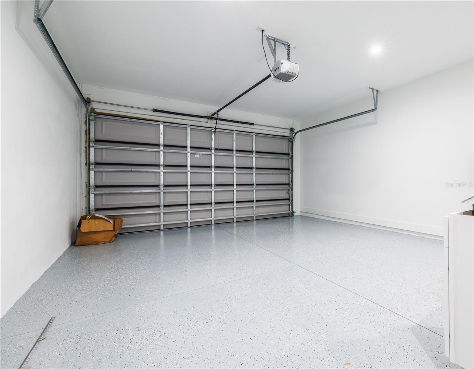 Listing photo id 33 for 4006 La Salle Street