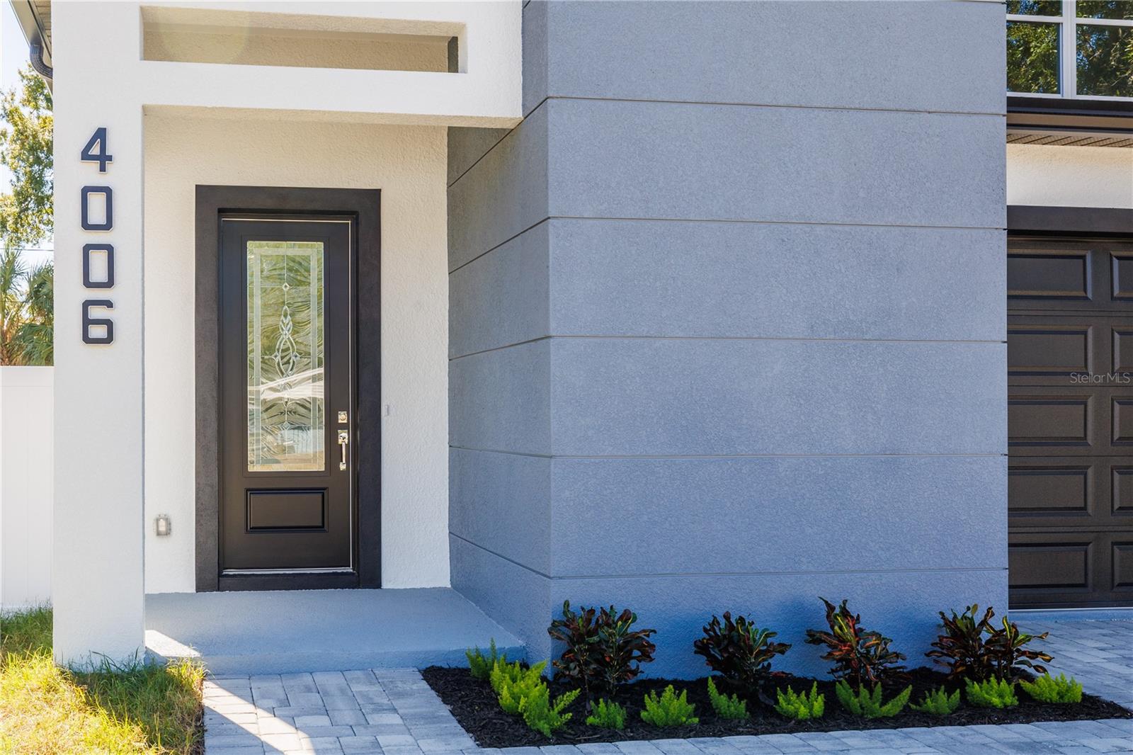 Listing photo id 2 for 4006 La Salle Street