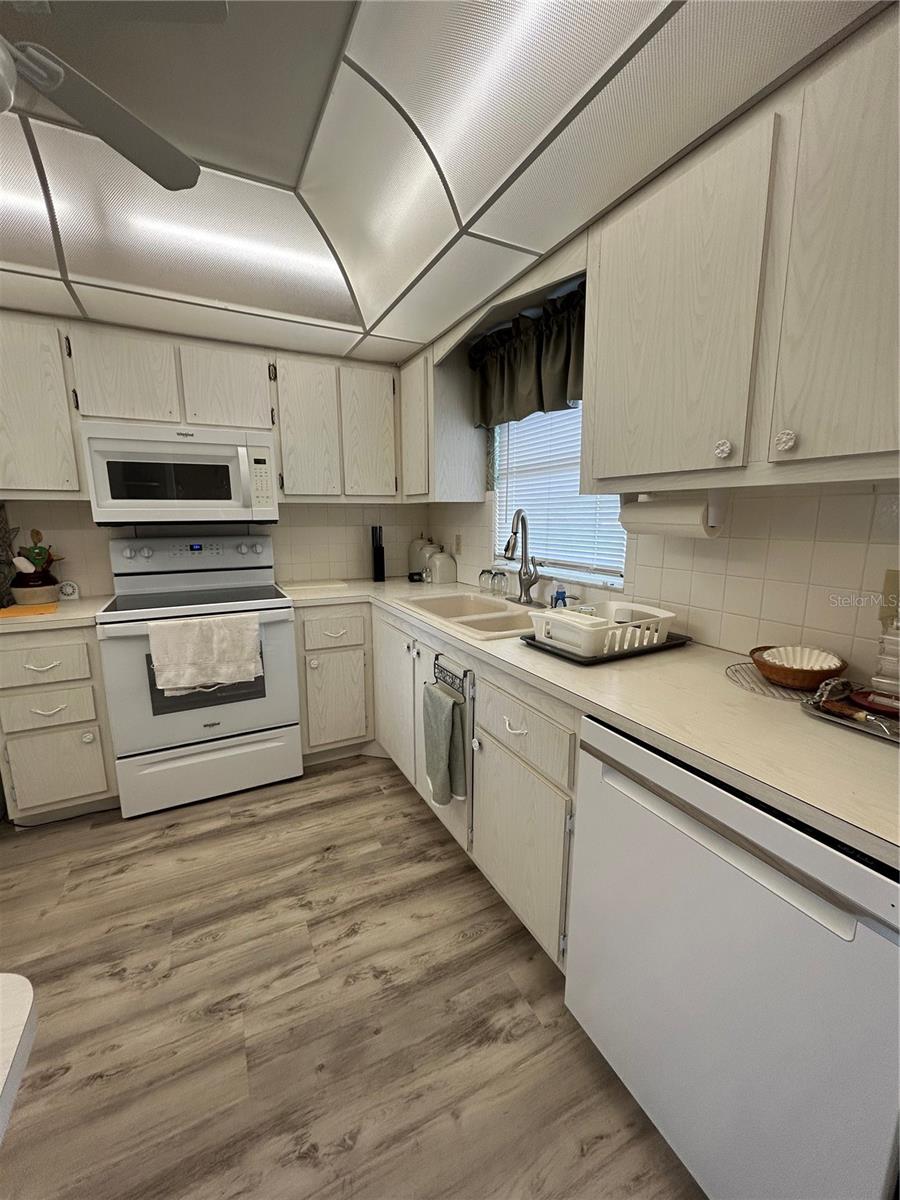 Image 13 of 32 For 4775 Cove Circle 1202