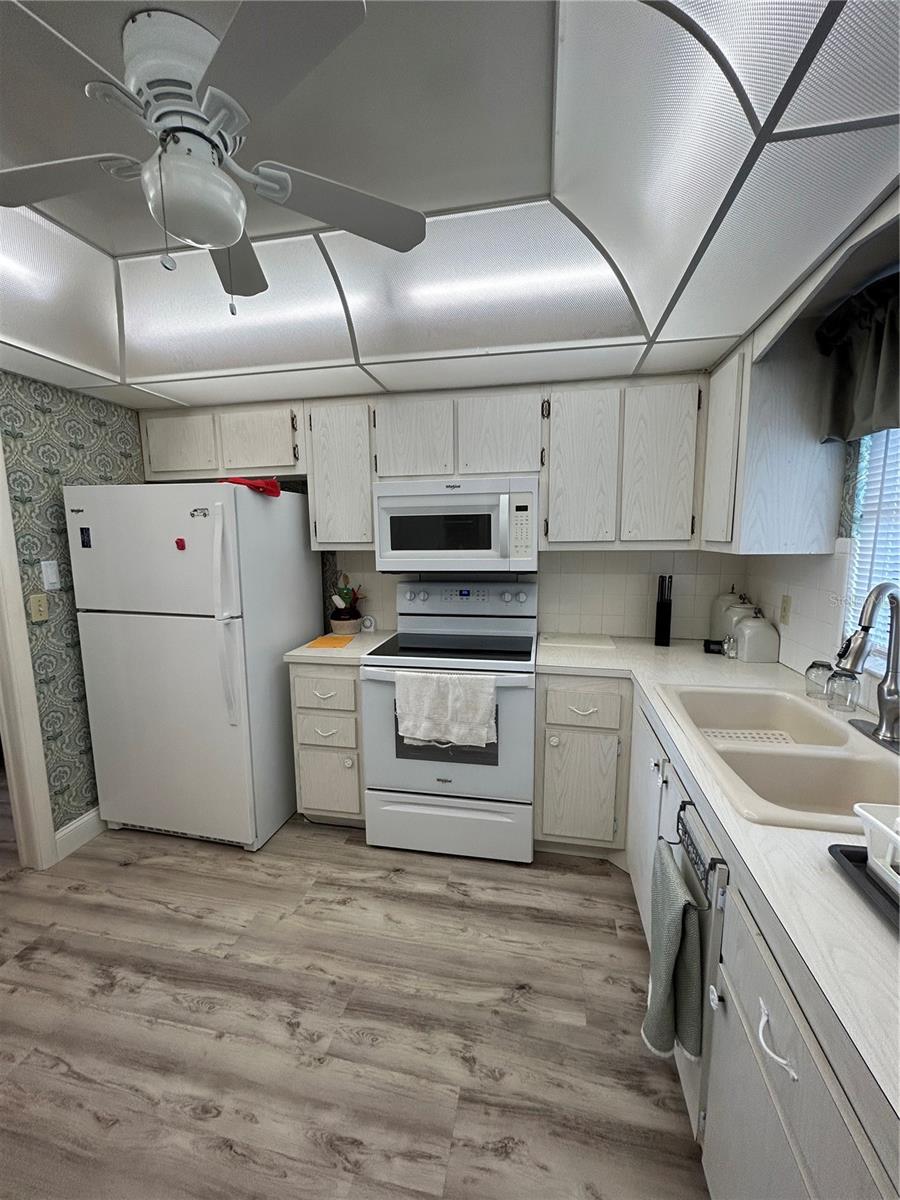 Image 14 of 32 For 4775 Cove Circle 1202