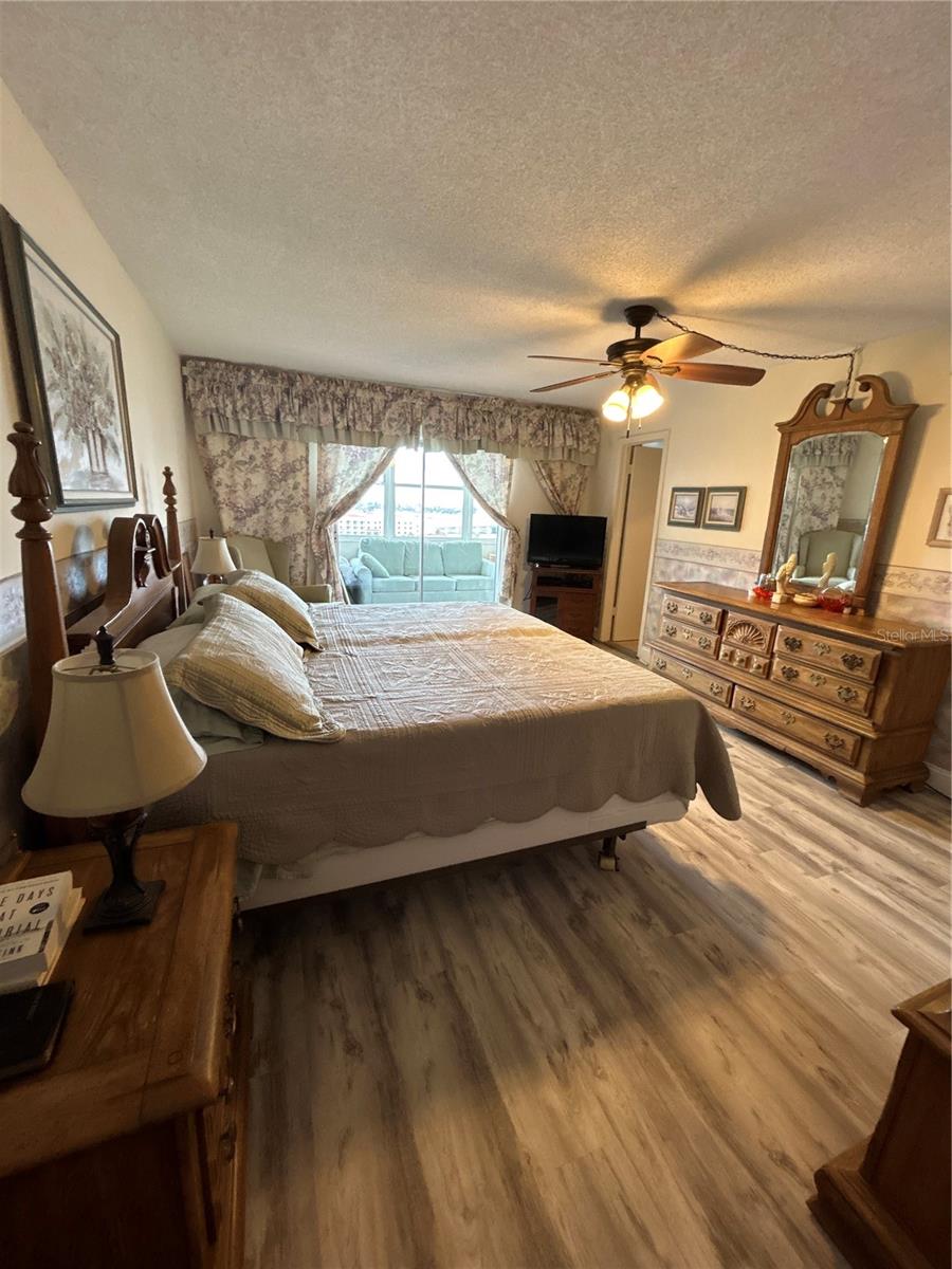 Image 18 of 32 For 4775 Cove Circle 1202