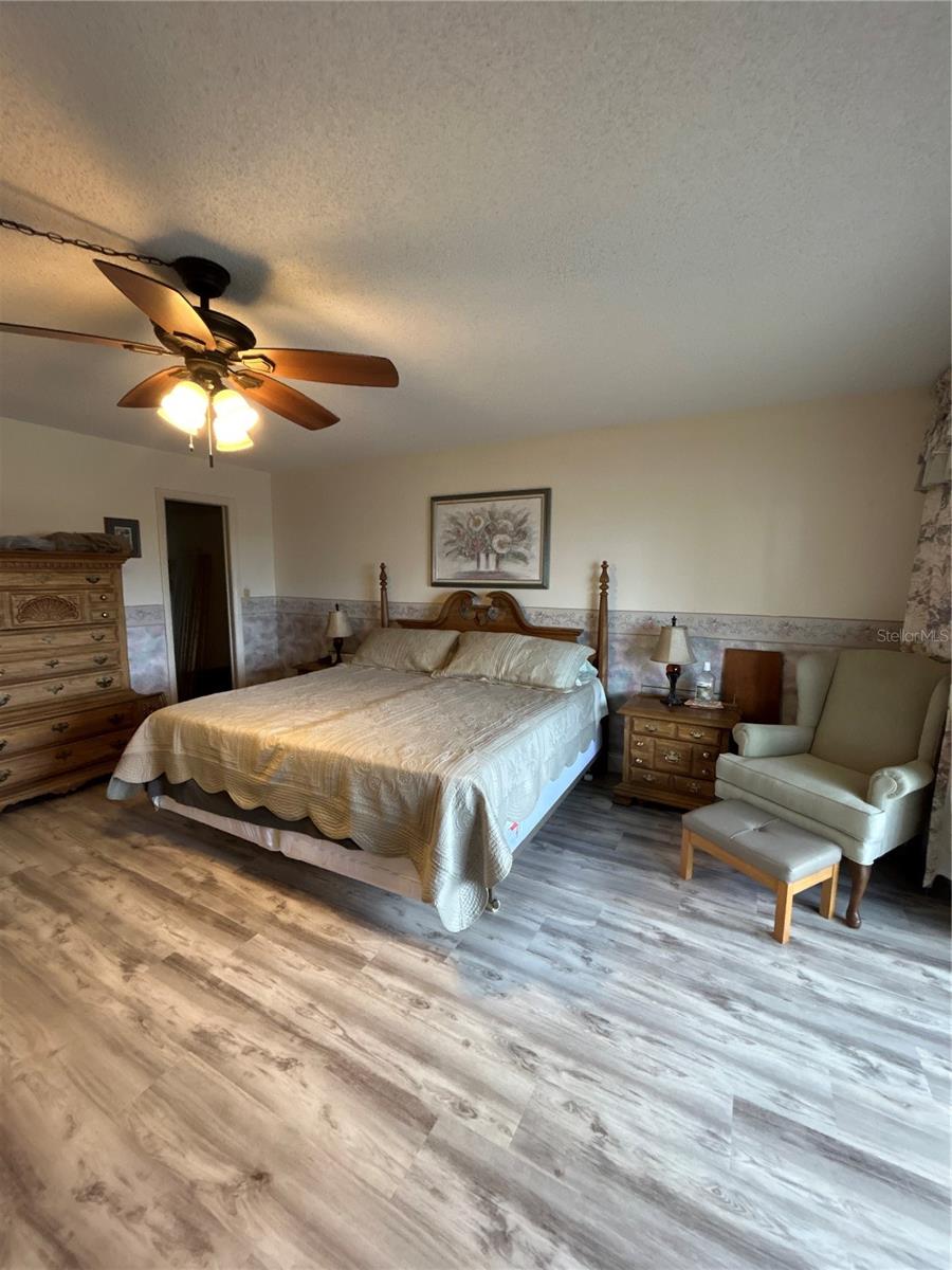 Image 20 of 32 For 4775 Cove Circle 1202