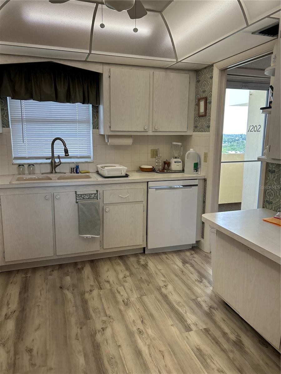 Image 24 of 32 For 4775 Cove Circle 1202