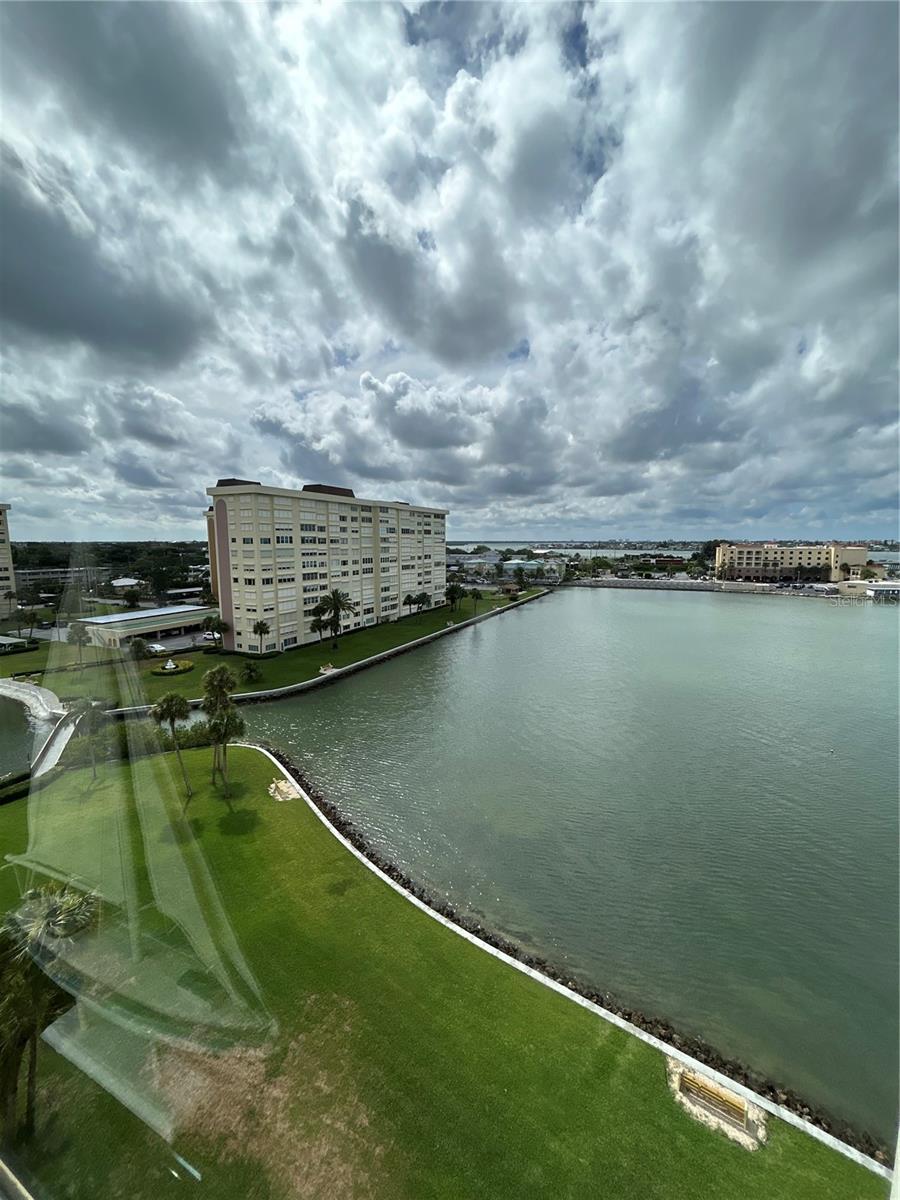 Image 3 of 32 For 4775 Cove Circle 1202