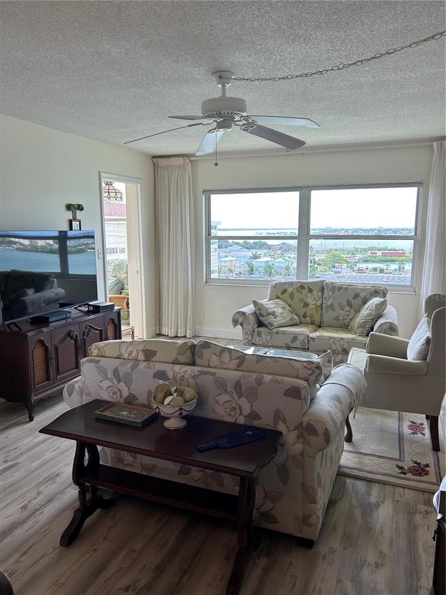 Image 7 of 32 For 4775 Cove Circle 1202