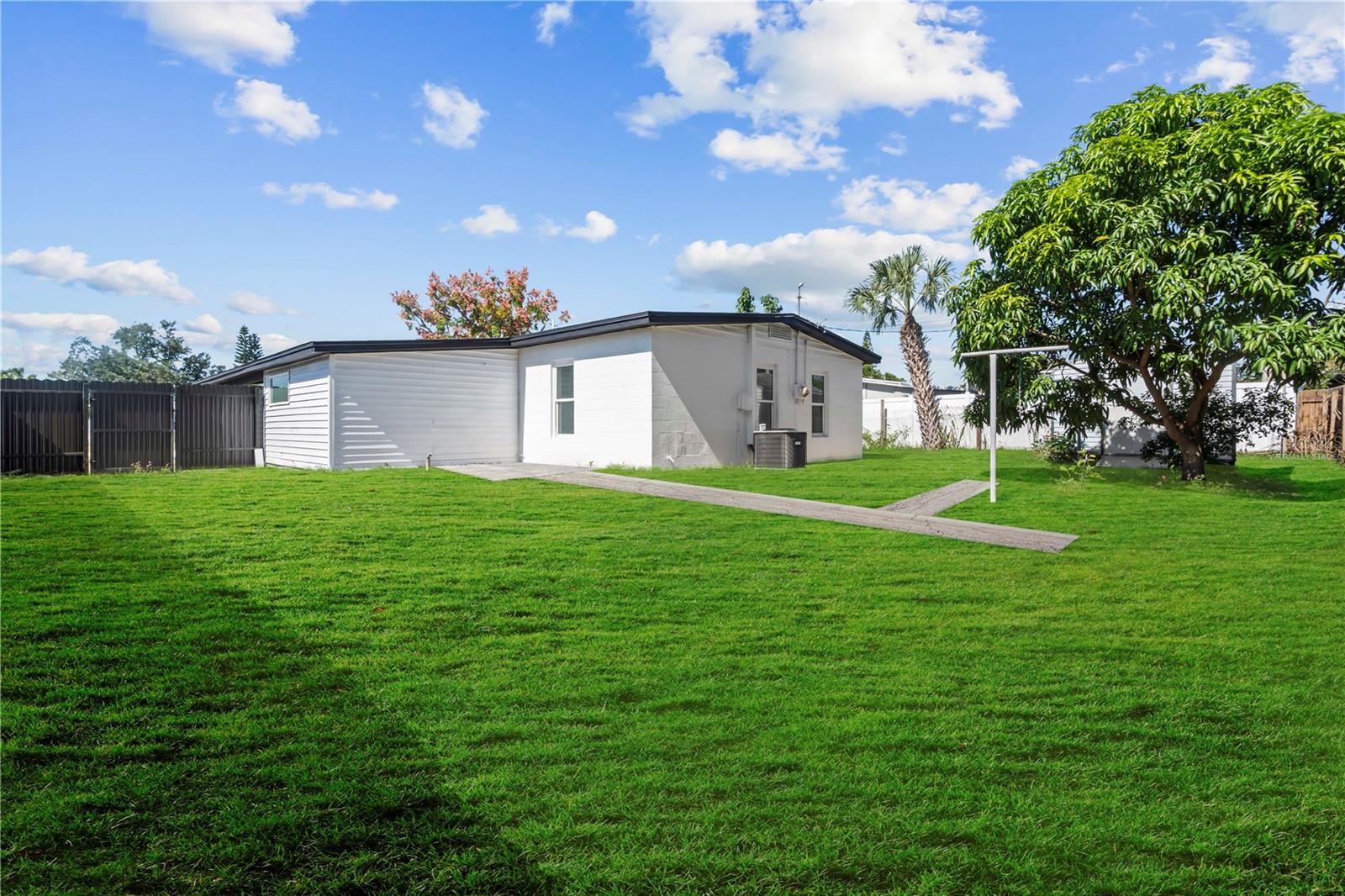 Image 12 of 60 For 5101 Town N Country Boulevard