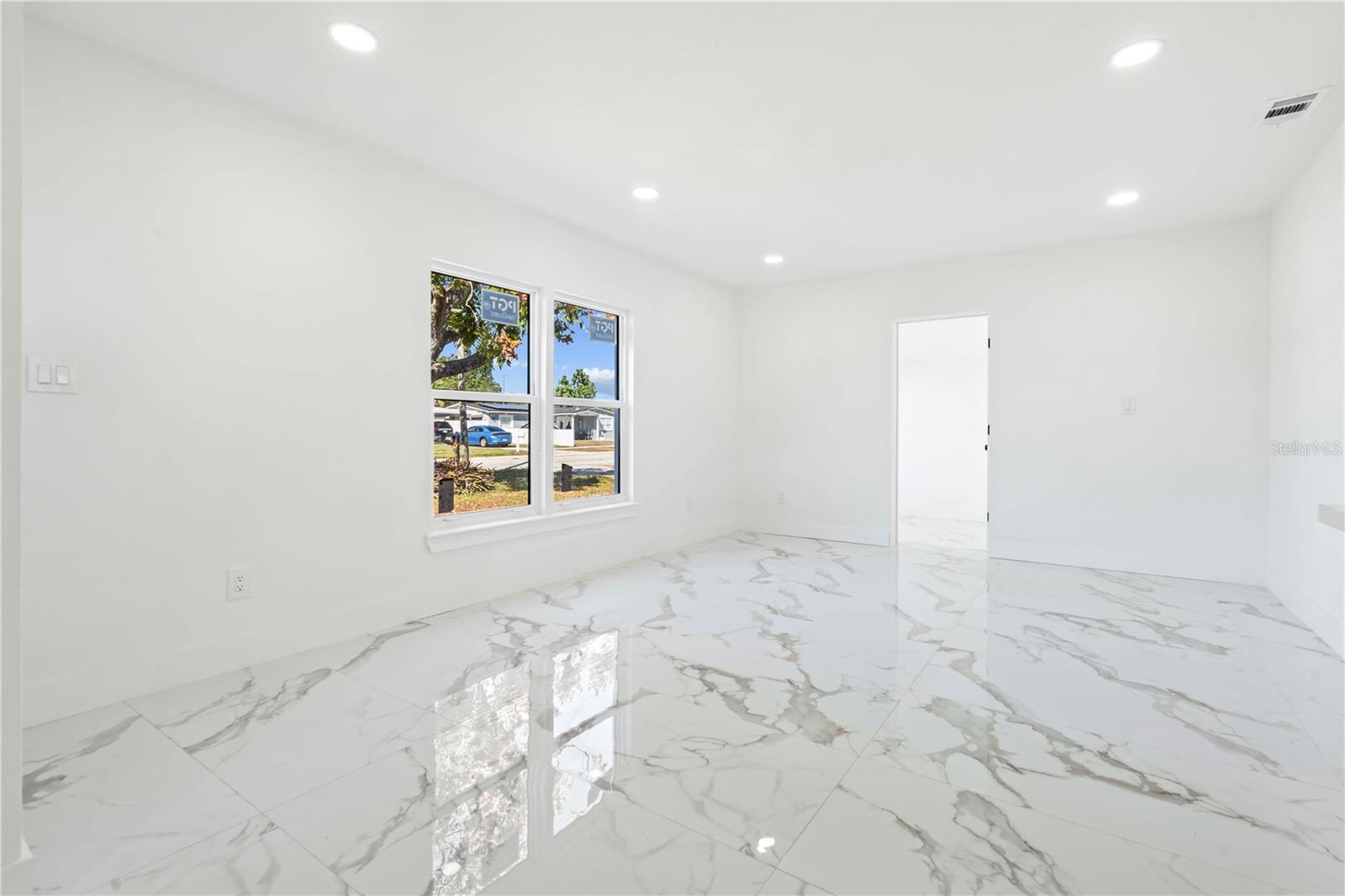 Image 16 of 60 For 5101 Town N Country Boulevard