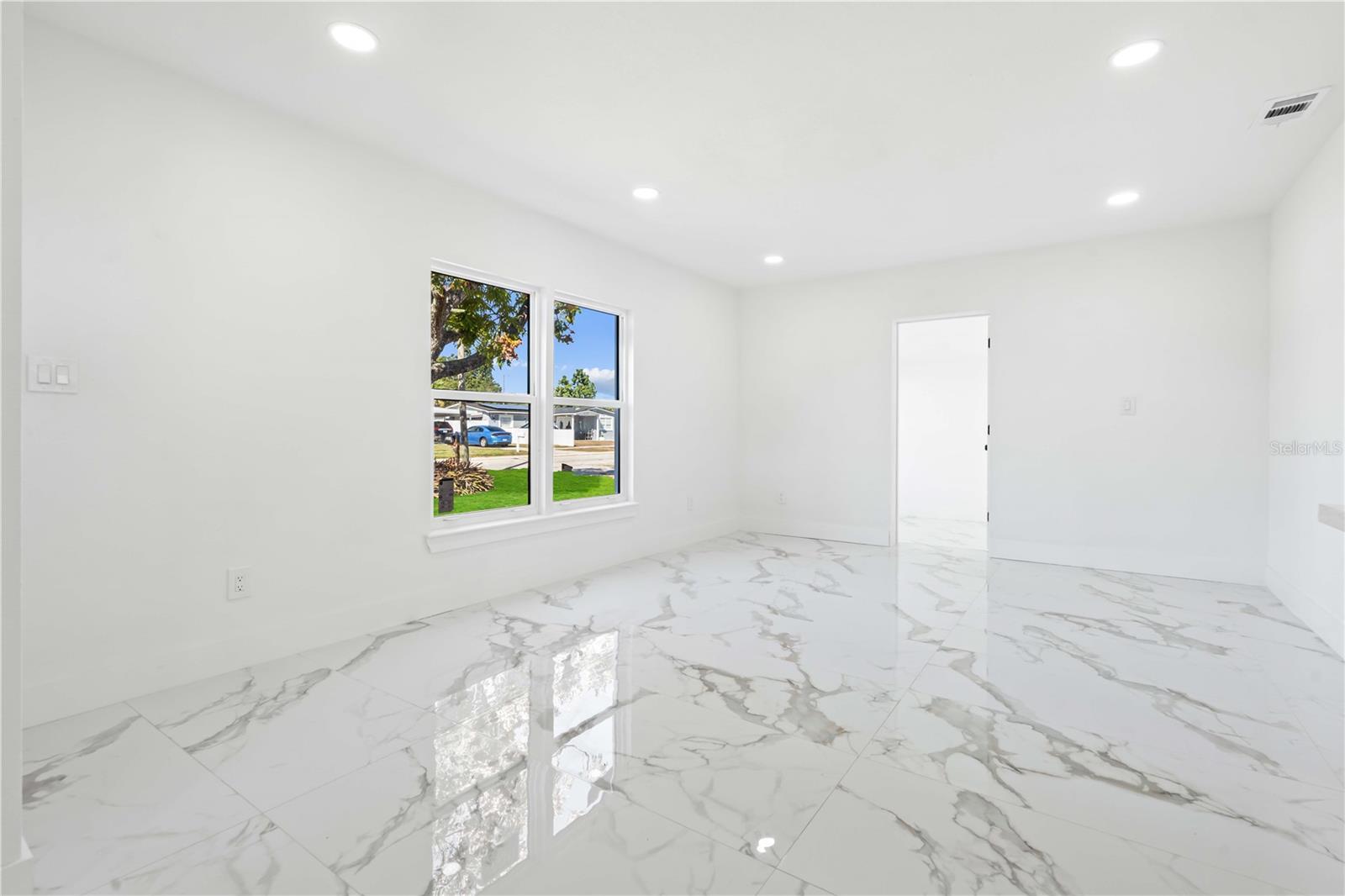 Image 17 of 60 For 5101 Town N Country Boulevard