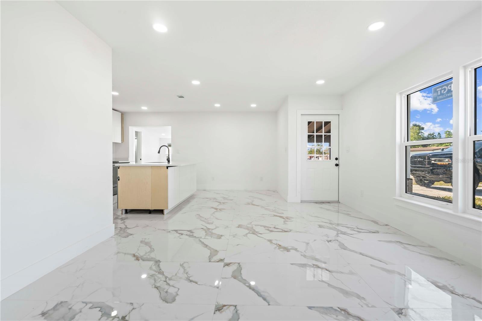 Image 19 of 60 For 5101 Town N Country Boulevard