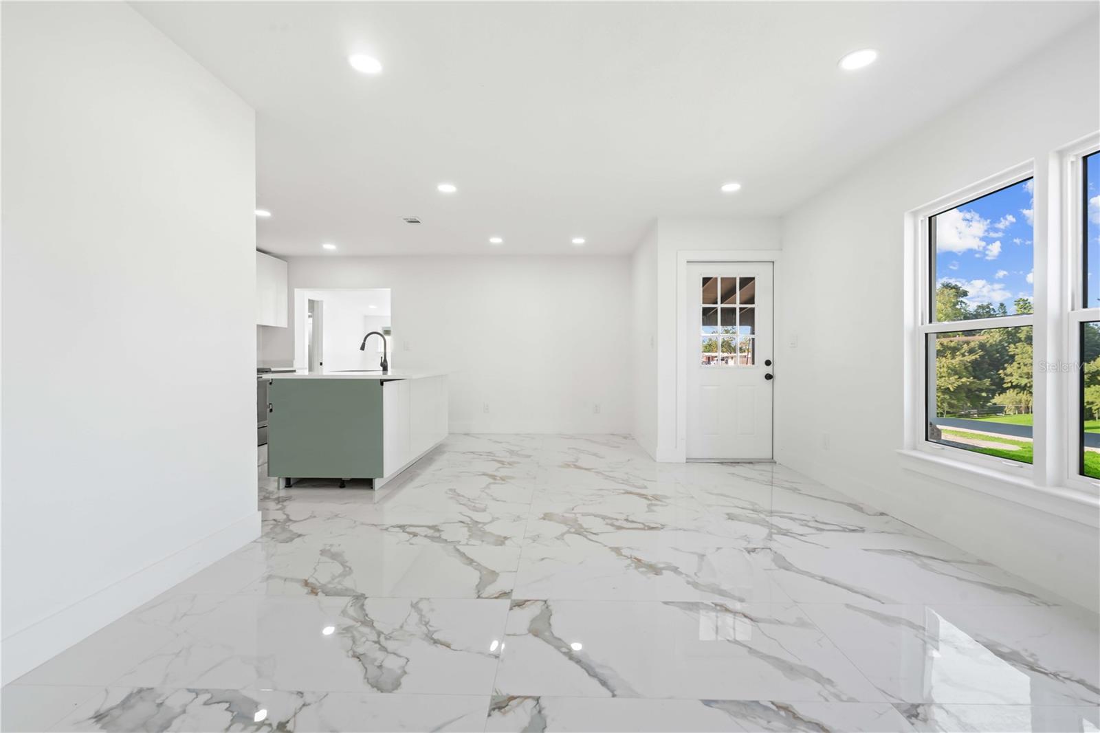 Image 20 of 60 For 5101 Town N Country Boulevard