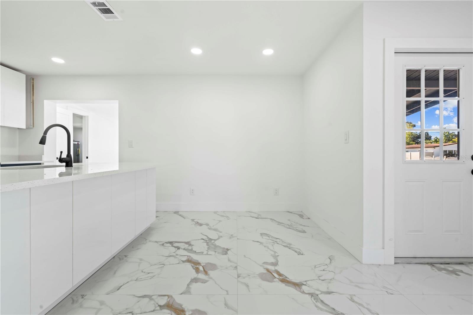 Image 22 of 60 For 5101 Town N Country Boulevard