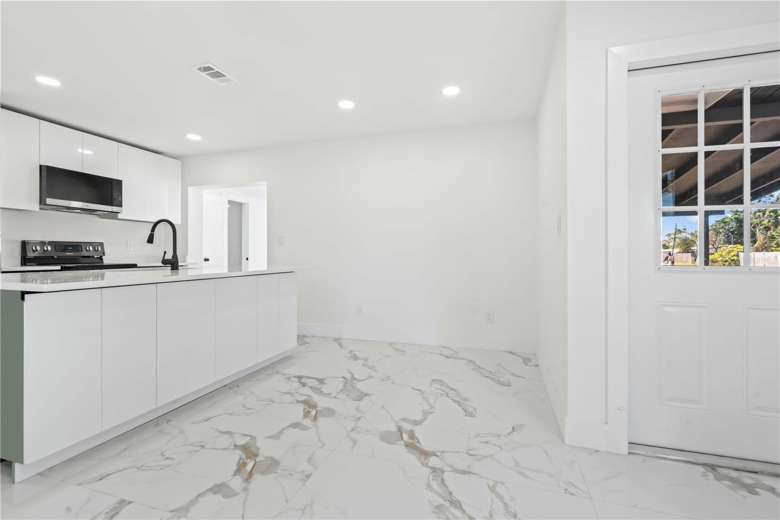 Image 23 of 60 For 5101 Town N Country Boulevard