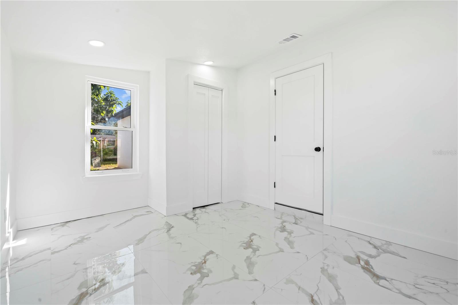 Image 26 of 60 For 5101 Town N Country Boulevard