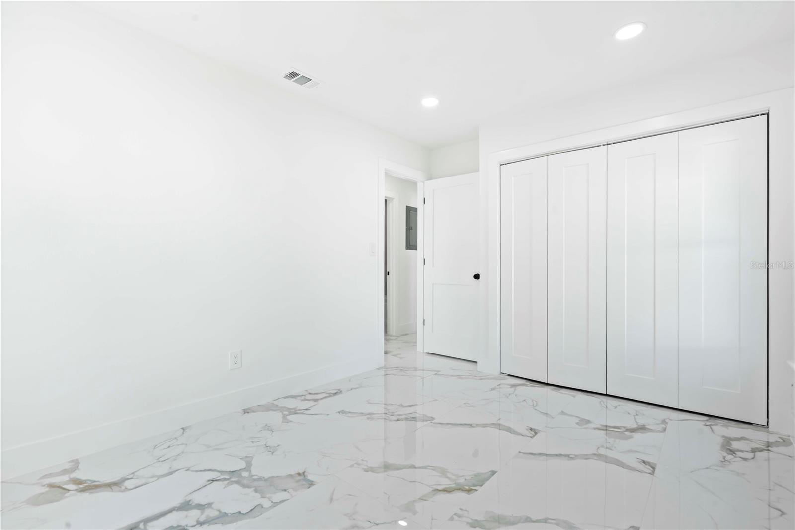 Image 32 of 60 For 5101 Town N Country Boulevard