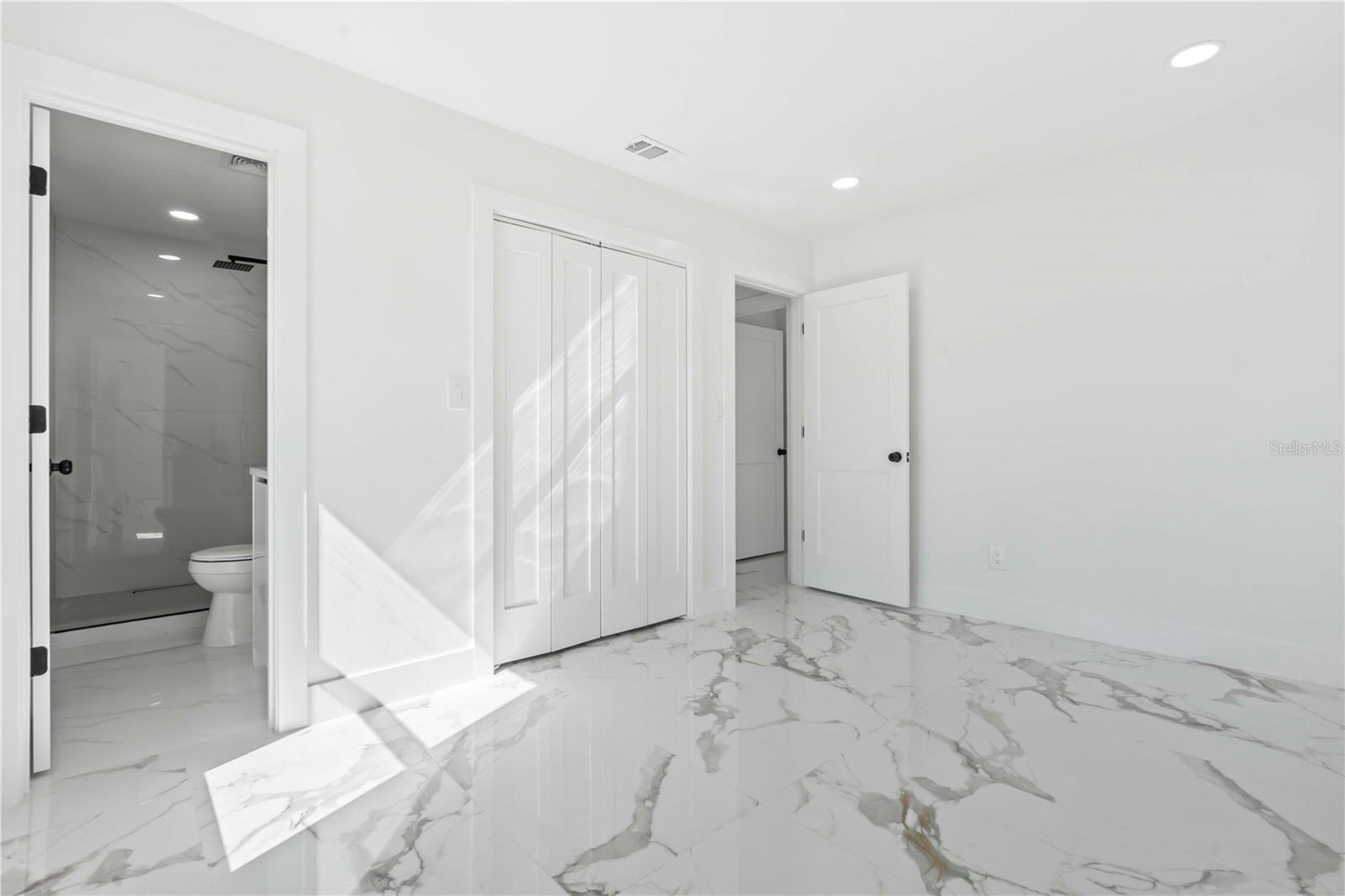 Image 35 of 60 For 5101 Town N Country Boulevard