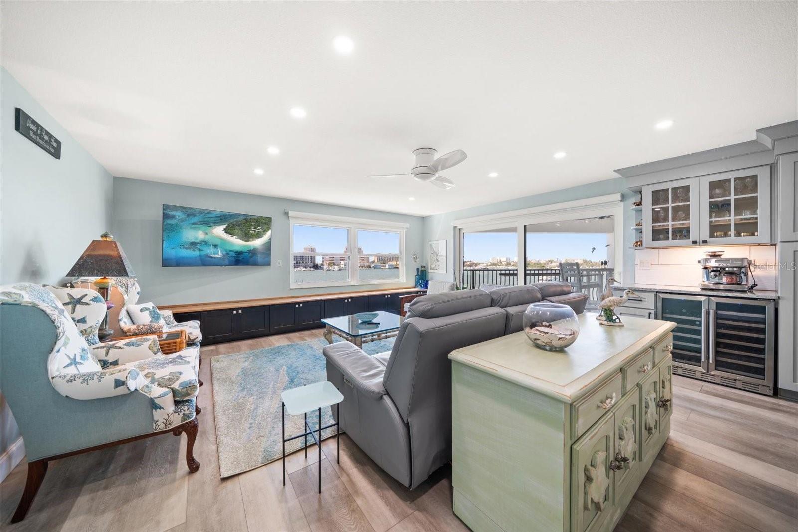 Image 11 of 72 For 200 Dolphin Point 301