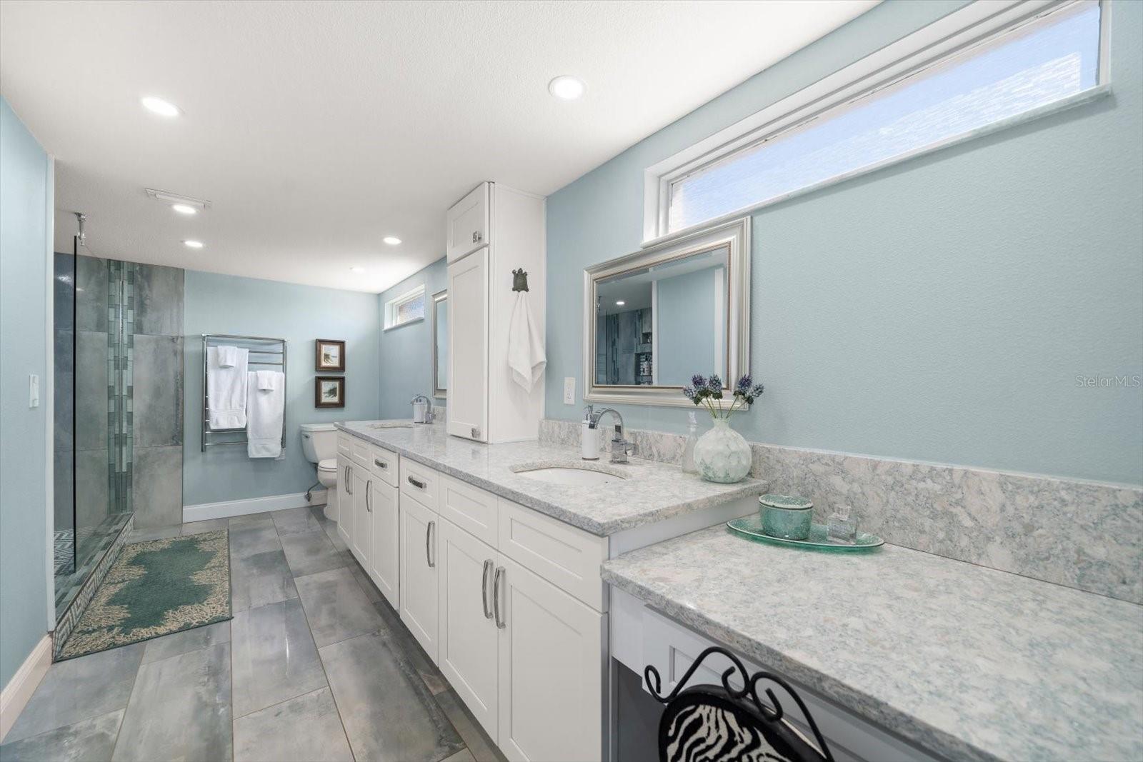 Image 36 of 72 For 200 Dolphin Point 301