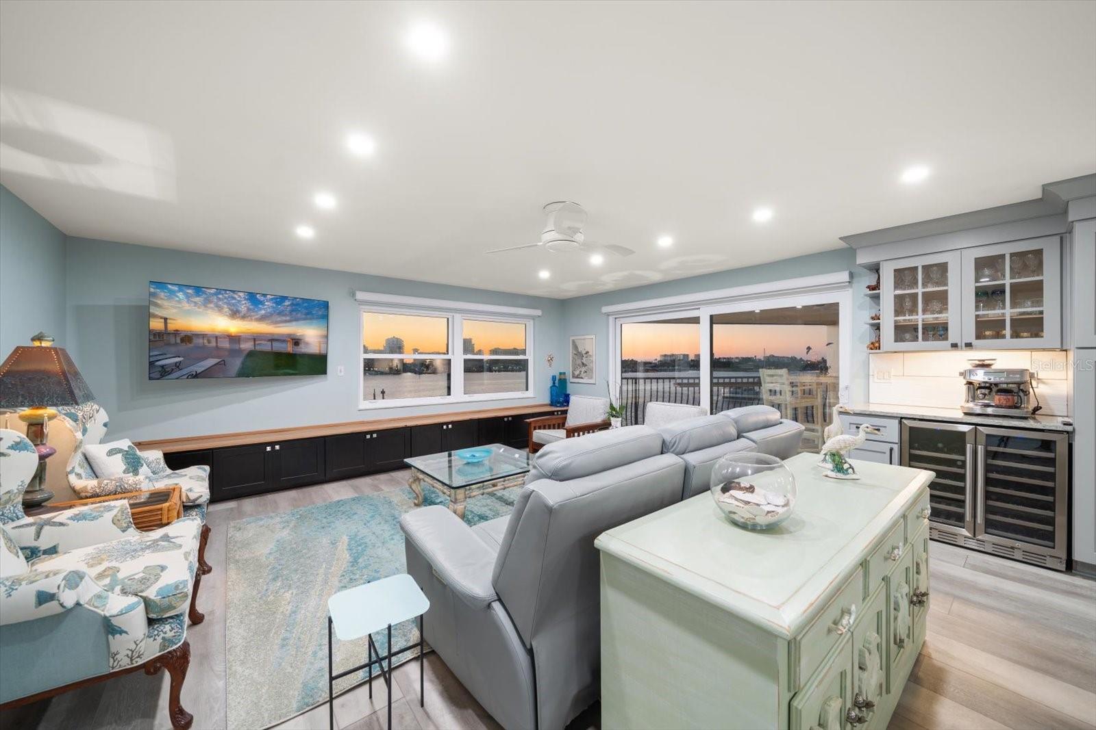 Image 8 of 72 For 200 Dolphin Point 301