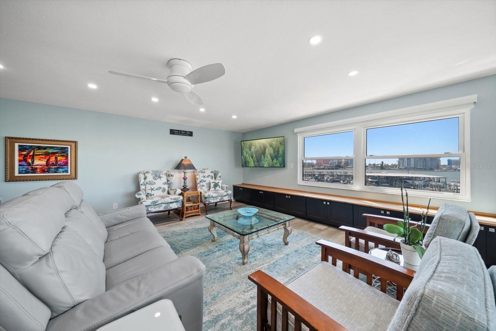 Image 9 of 72 For 200 Dolphin Point 301