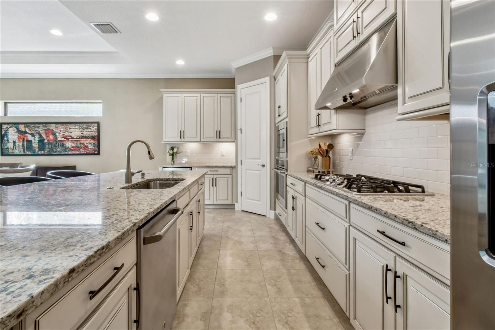 Listing photo id 10 for 8543 Grand Alberato Road