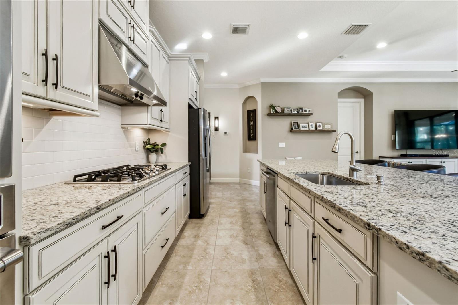 Listing photo id 14 for 8543 Grand Alberato Road