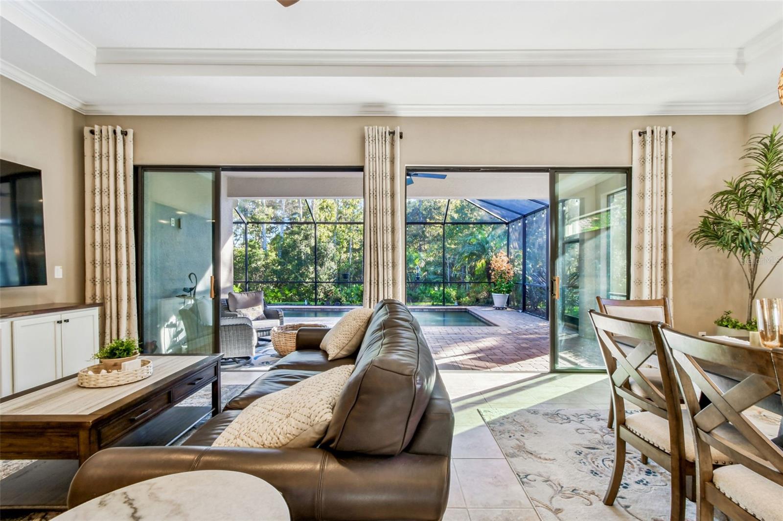 Listing photo id 24 for 8543 Grand Alberato Road