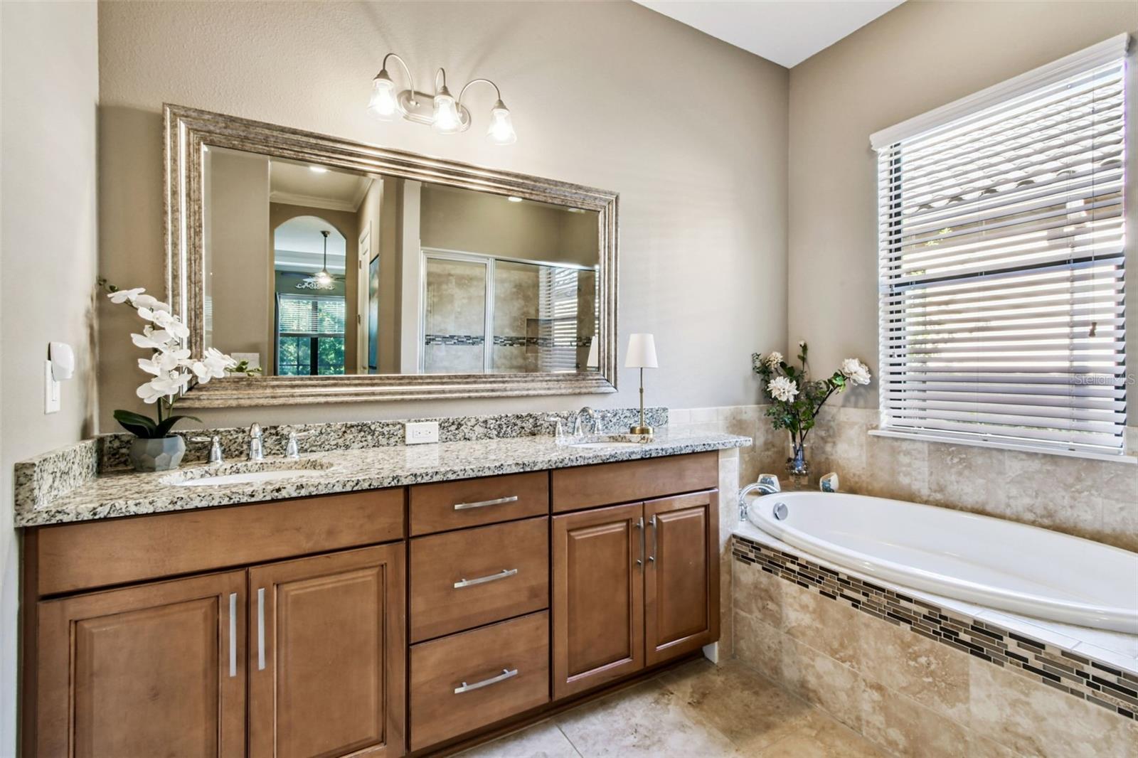 Listing photo id 25 for 8543 Grand Alberato Road