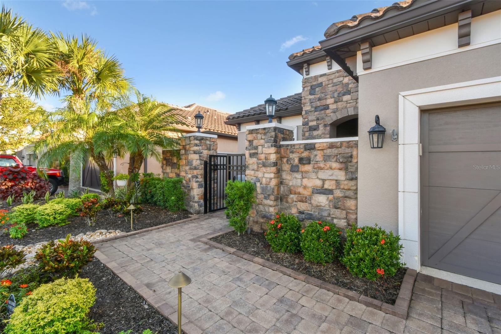 Listing photo id 3 for 8543 Grand Alberato Road