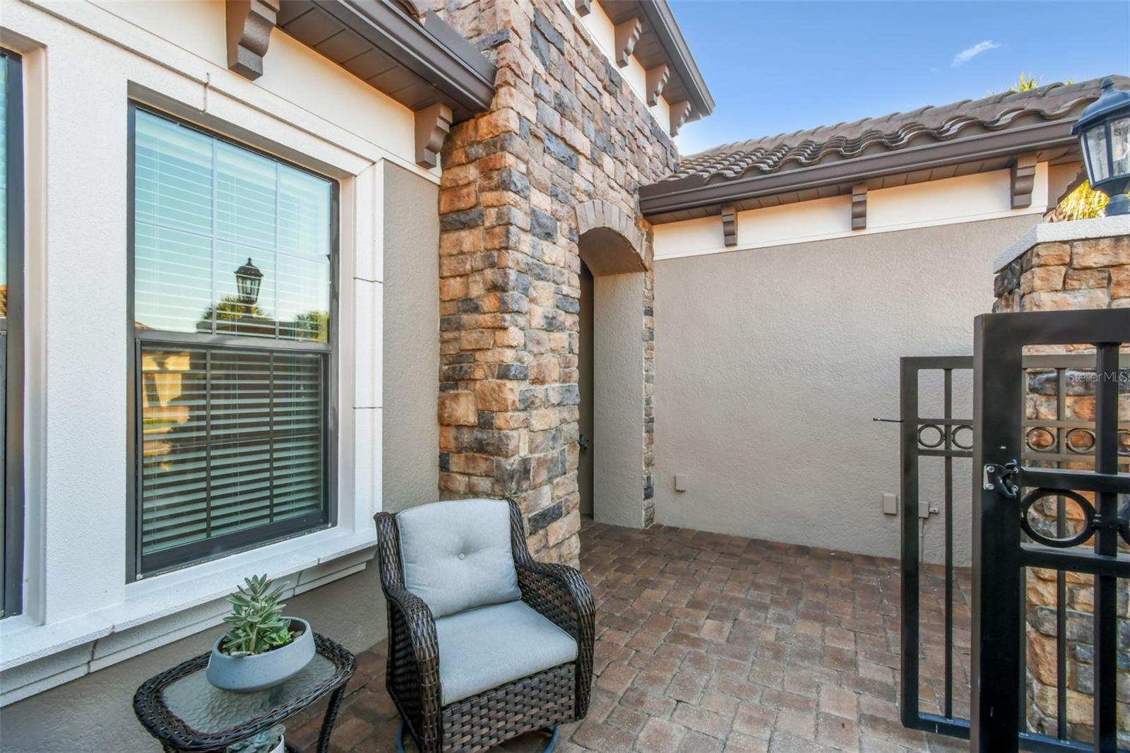 Listing photo id 7 for 8543 Grand Alberato Road