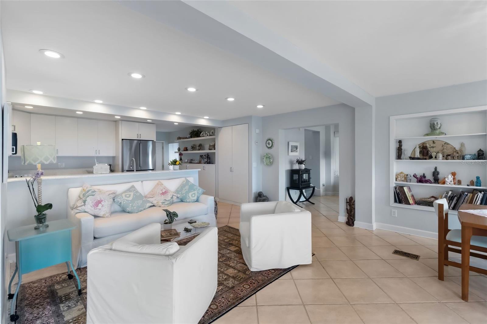 Listing photo id 16 for 1909 Beach Drive Se