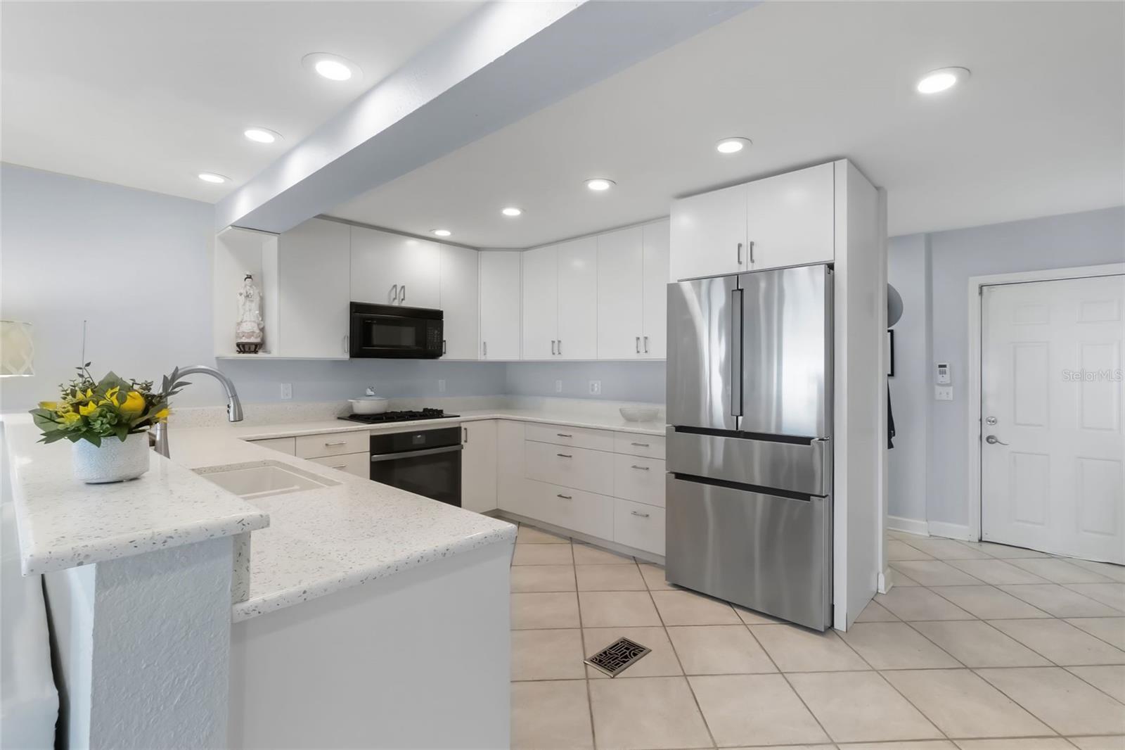 Listing photo id 17 for 1909 Beach Drive Se