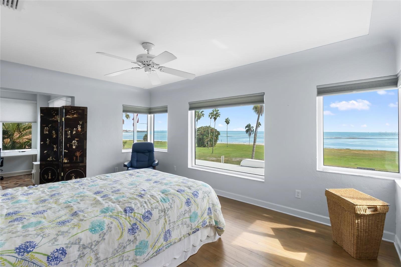 Listing photo id 30 for 1909 Beach Drive Se