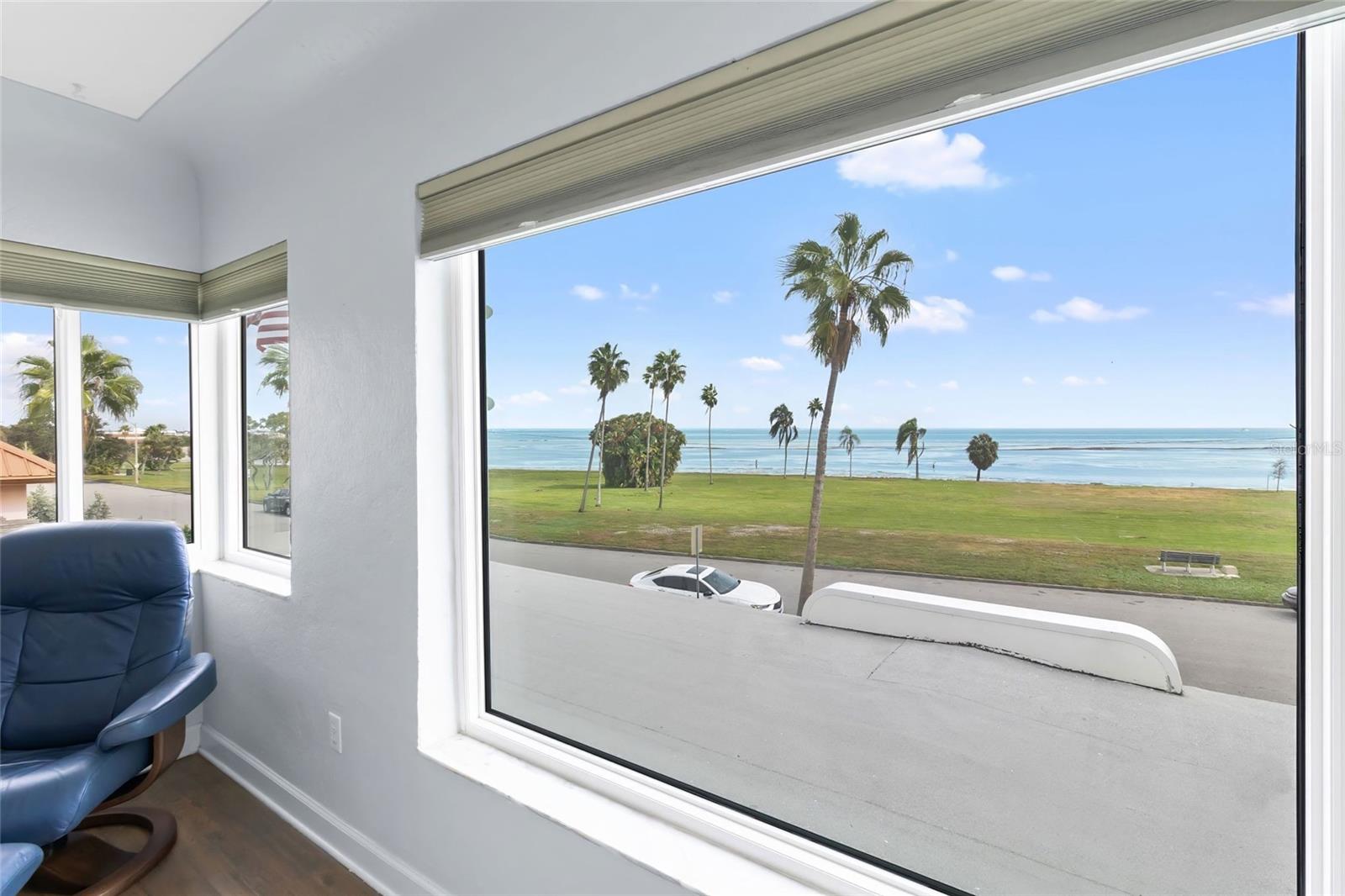 Listing photo id 31 for 1909 Beach Drive Se