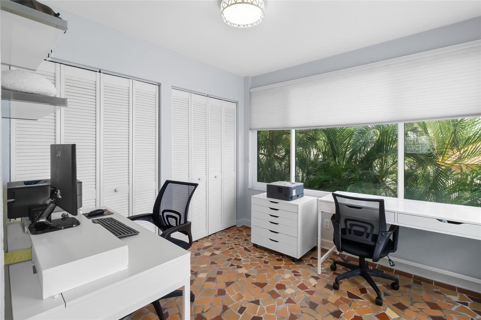 Listing photo id 33 for 1909 Beach Drive Se