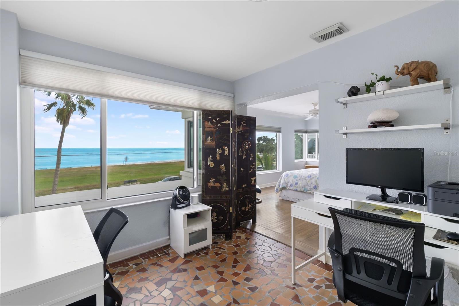 Listing photo id 34 for 1909 Beach Drive Se