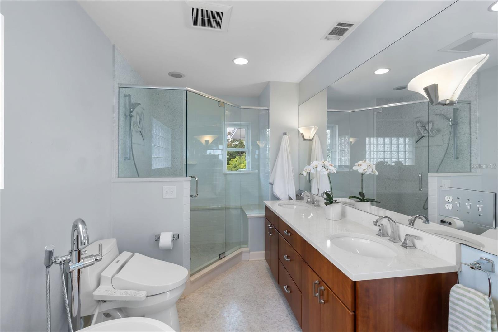 Listing photo id 35 for 1909 Beach Drive Se