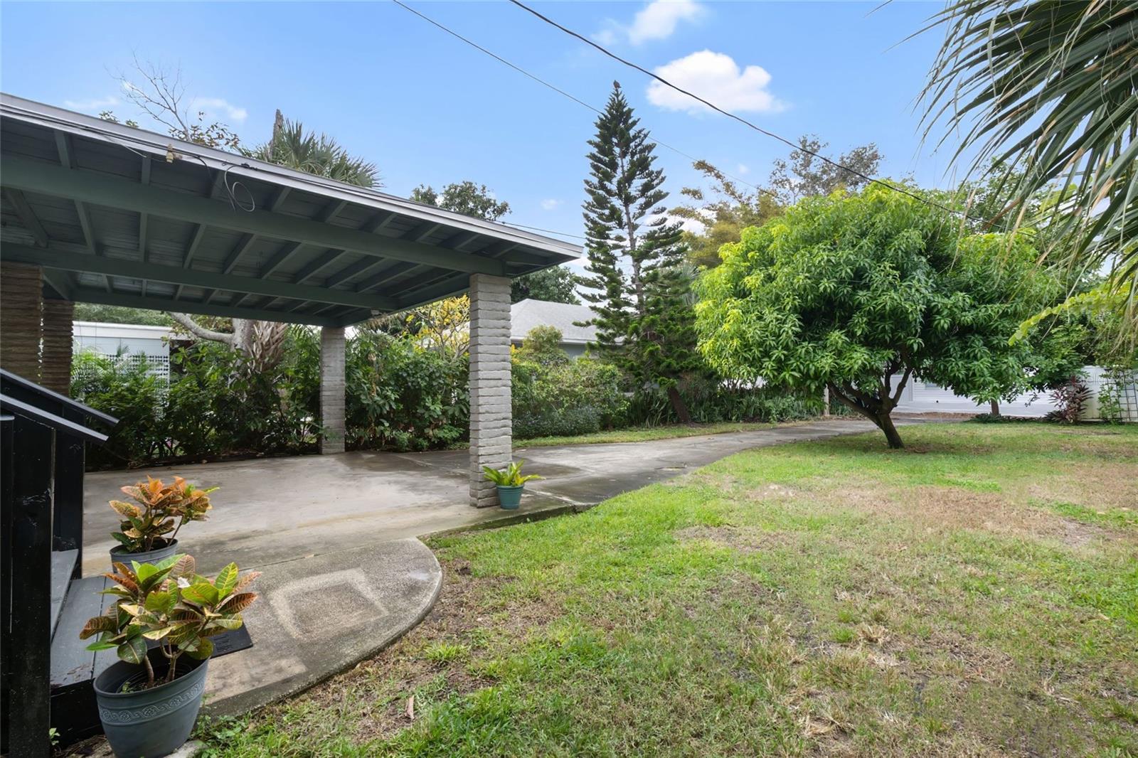 Listing photo id 47 for 1909 Beach Drive Se