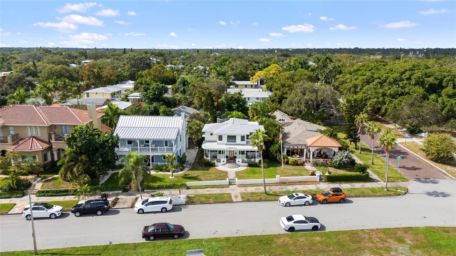 Listing photo id 49 for 1909 Beach Drive Se