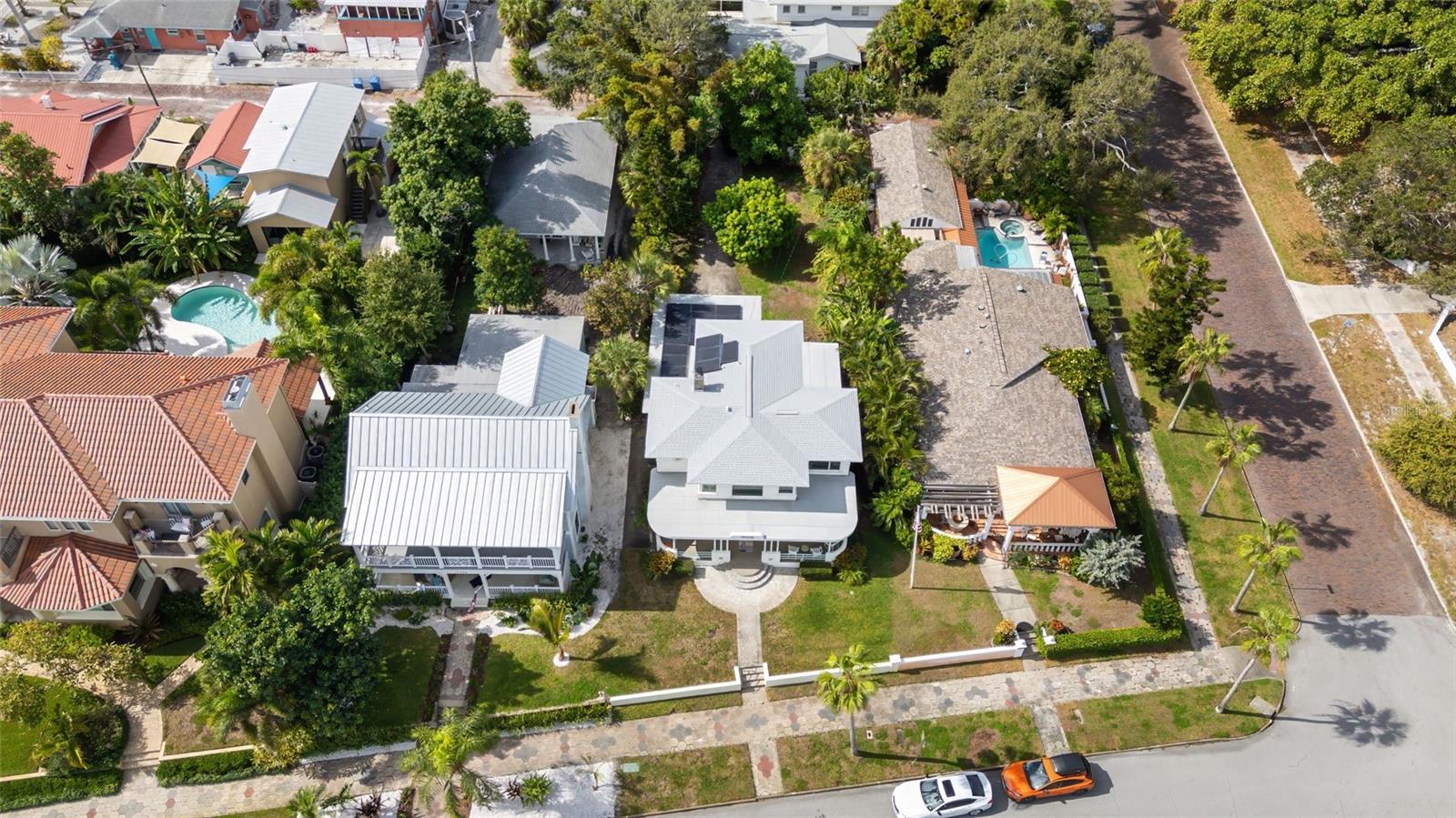 Listing photo id 50 for 1909 Beach Drive Se