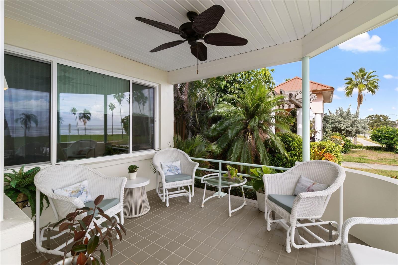 Listing photo id 4 for 1909 Beach Drive Se