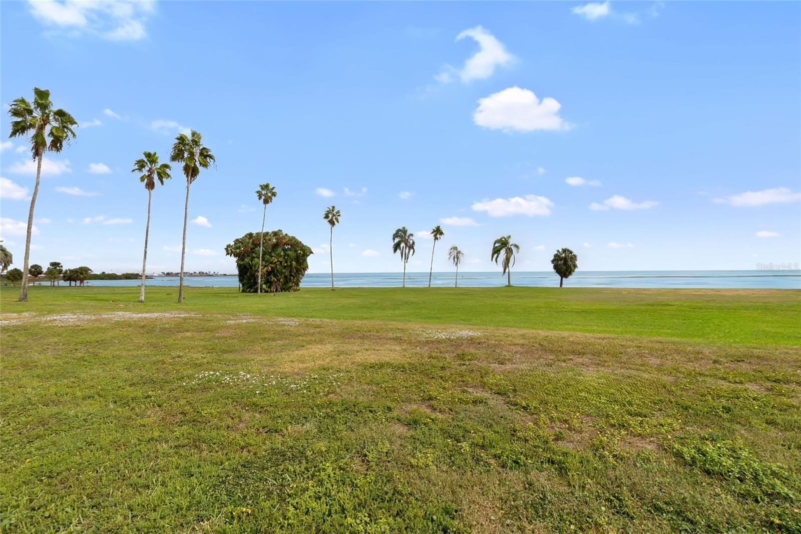 Listing photo id 58 for 1909 Beach Drive Se