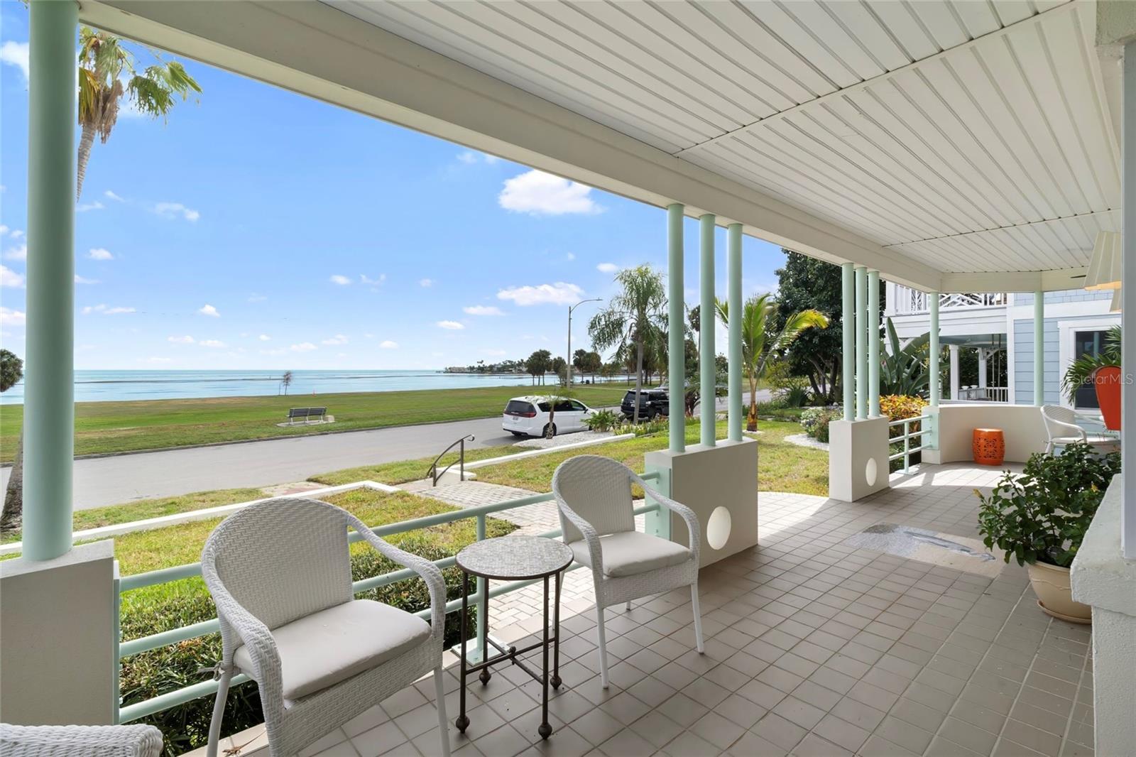 Listing photo id 5 for 1909 Beach Drive Se