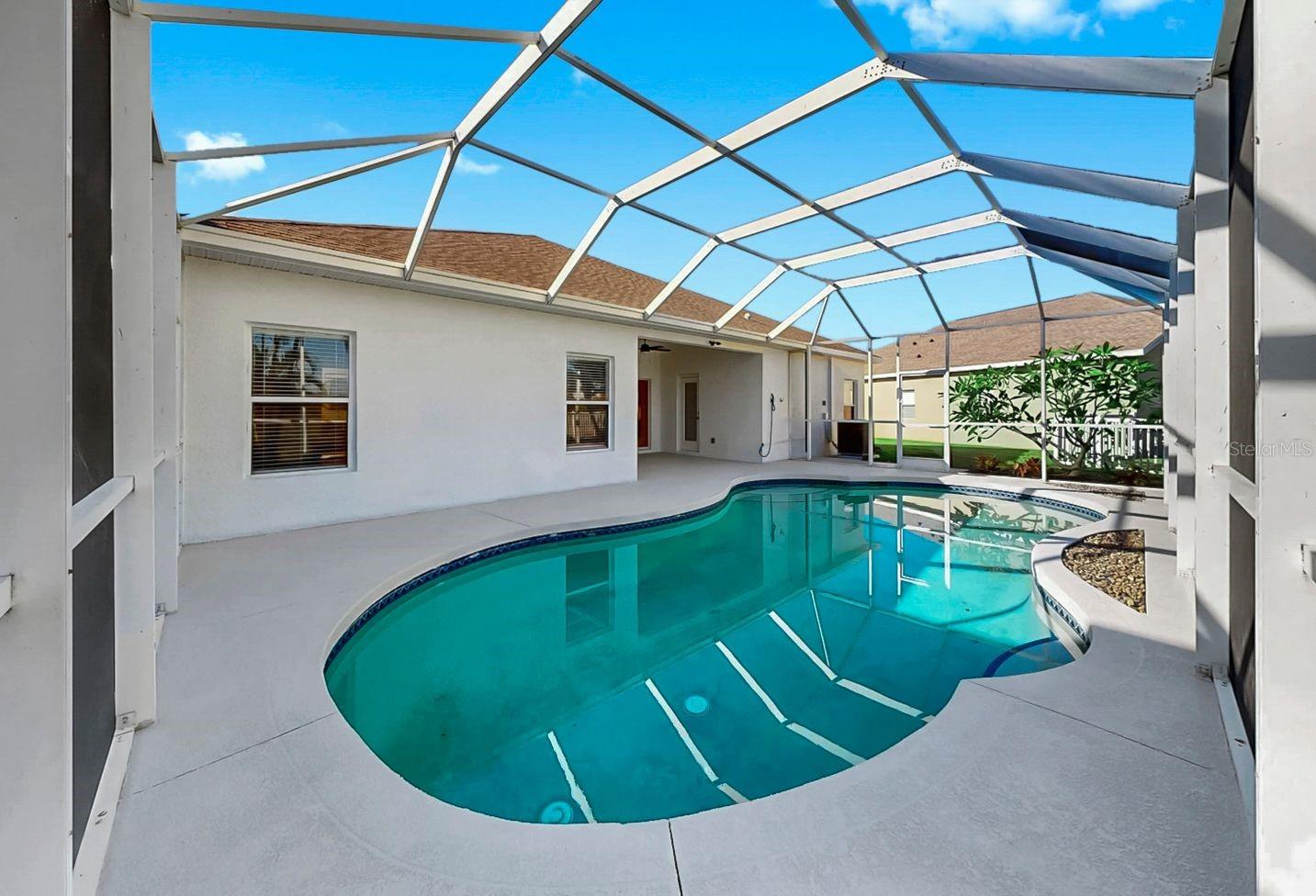 Image 2 of 70 For 302 York Dale Drive