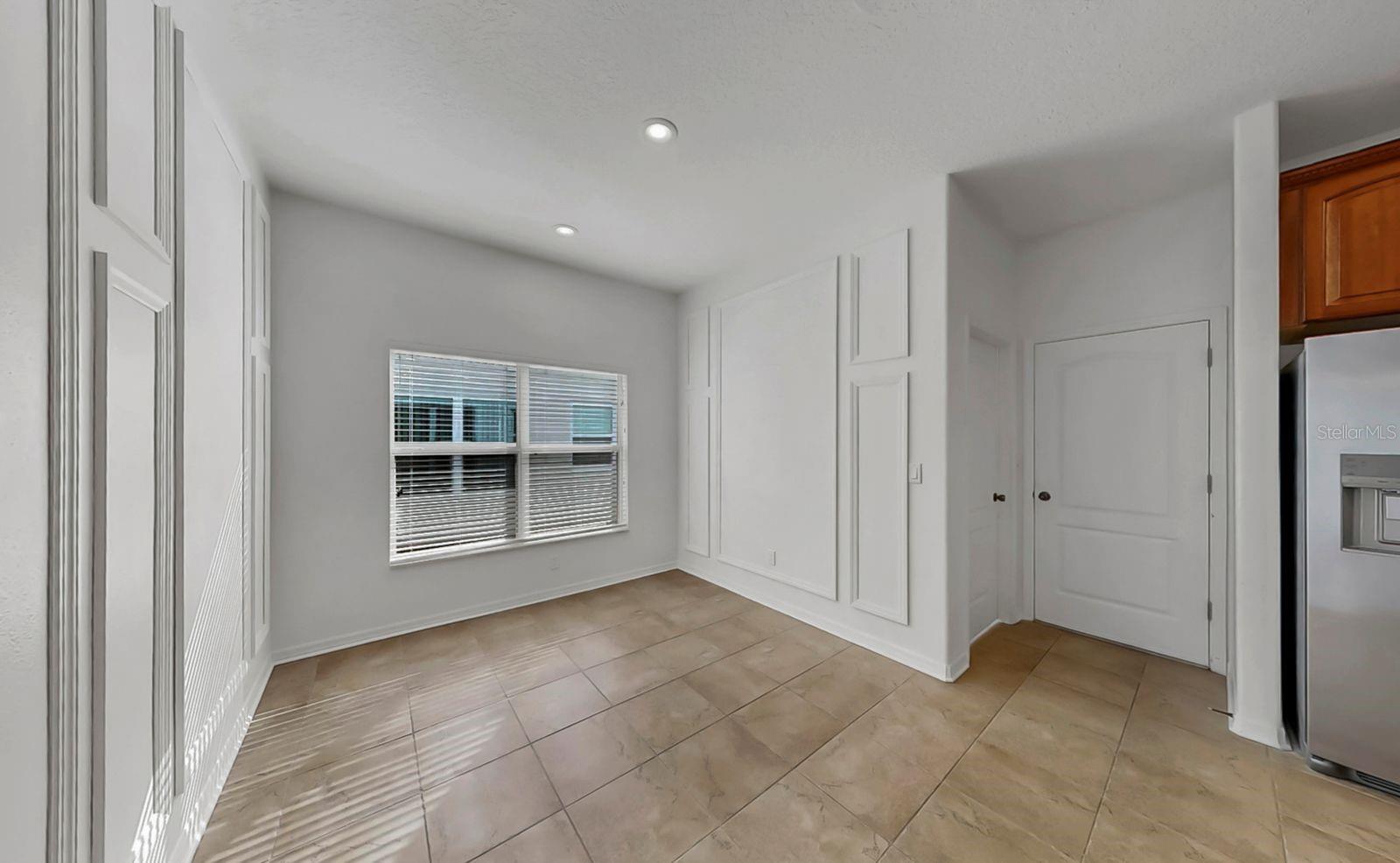 Image 23 of 70 For 302 York Dale Drive