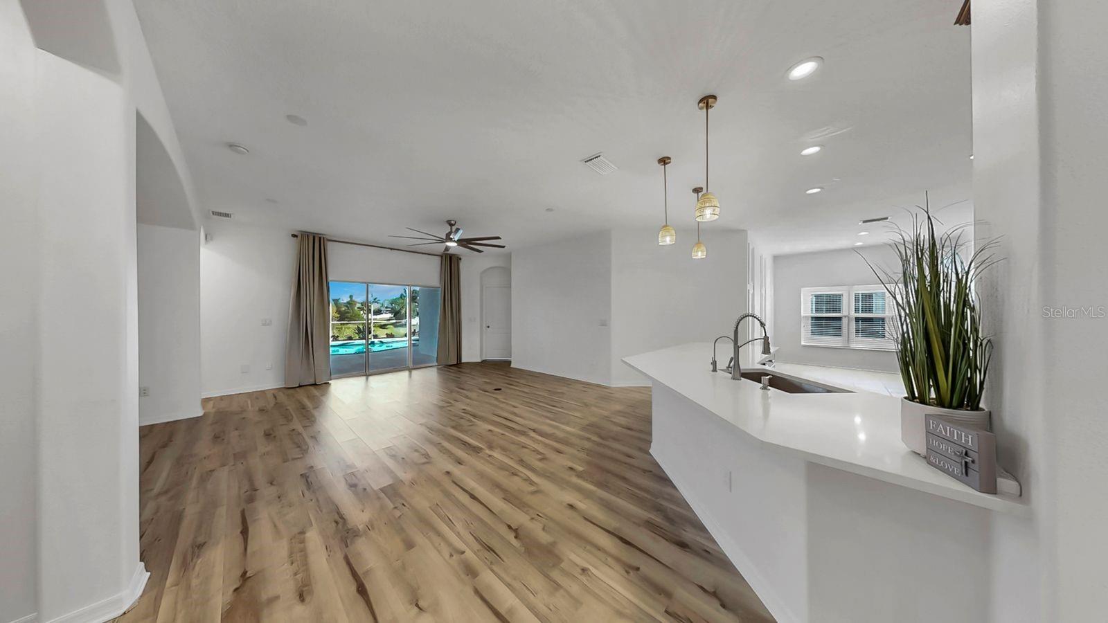 Image 28 of 70 For 302 York Dale Drive