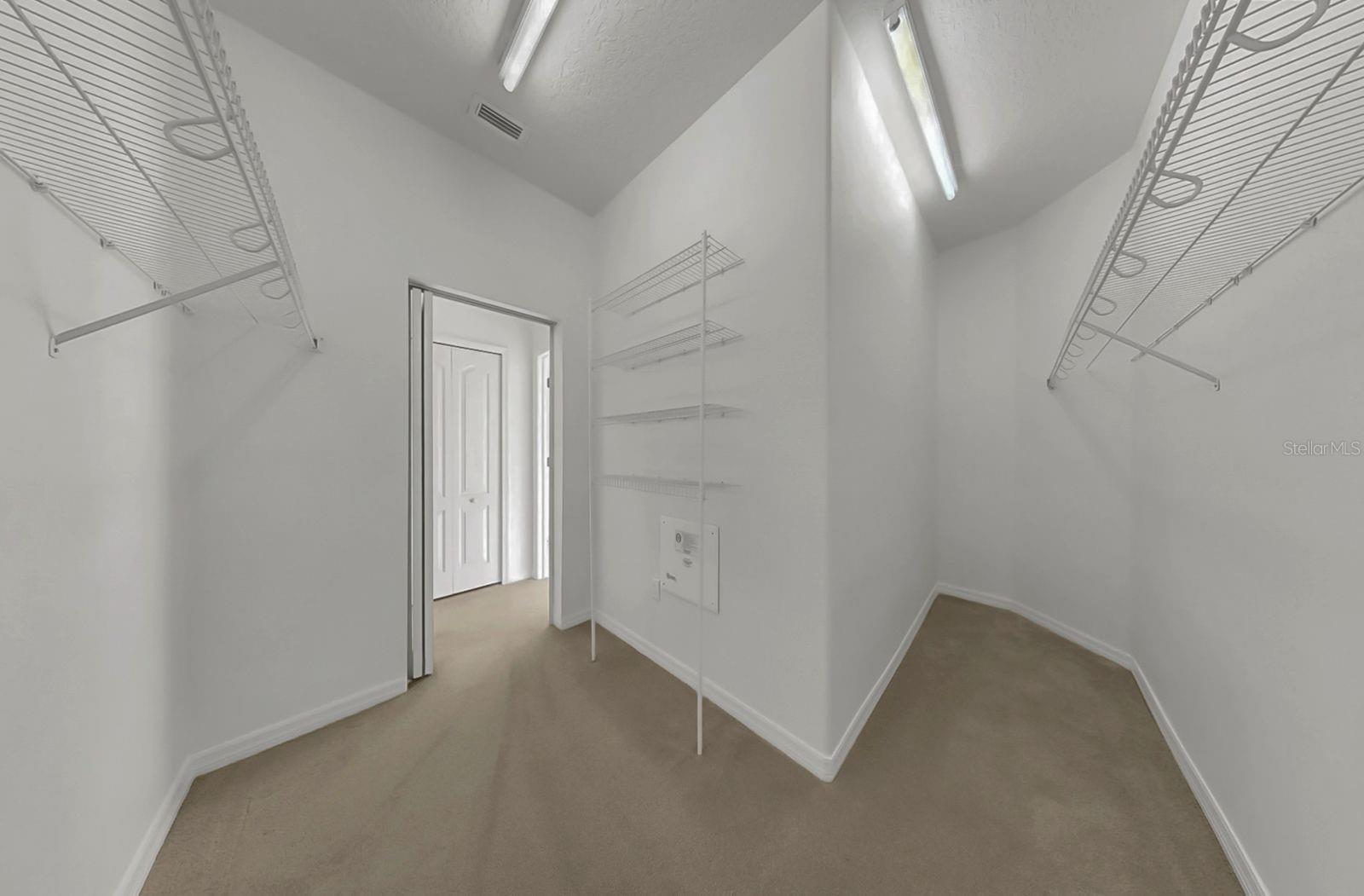 Image 36 of 70 For 302 York Dale Drive