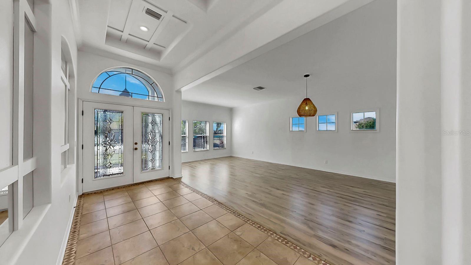 Image 4 of 70 For 302 York Dale Drive