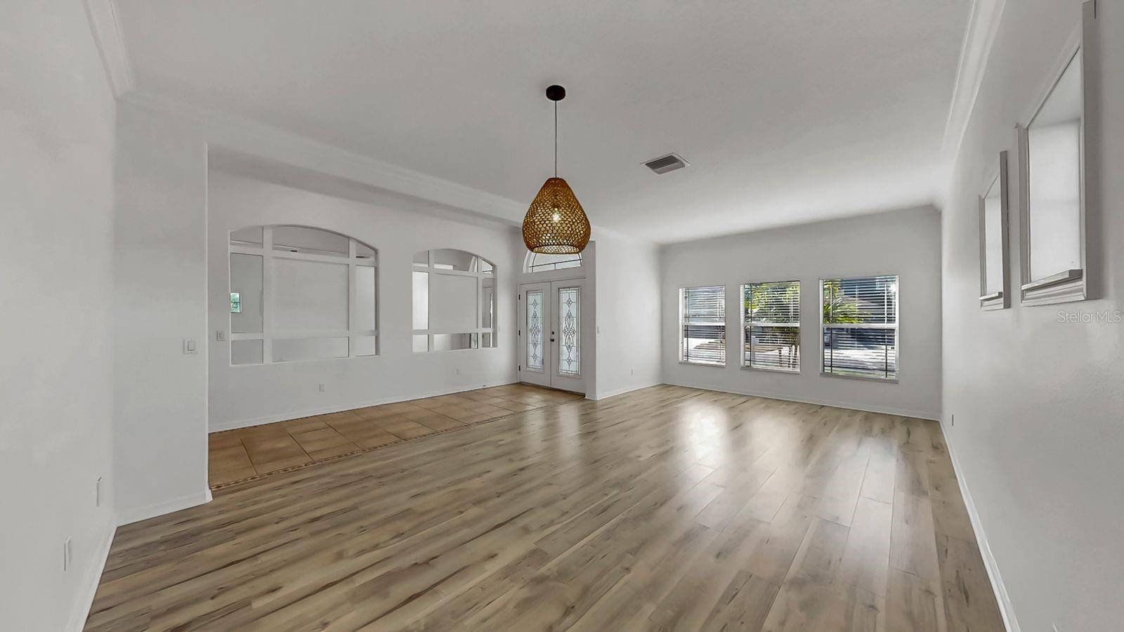 Image 7 of 70 For 302 York Dale Drive