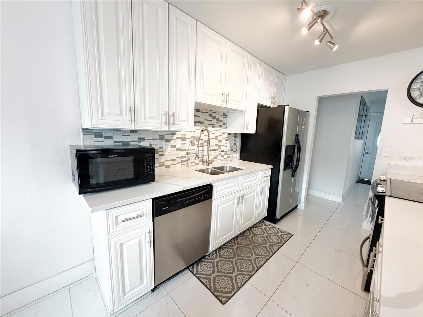 Image 16 of 30 For 6224 Palmview Court